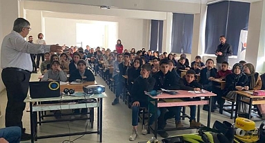 Doğu'da öğrenciler 