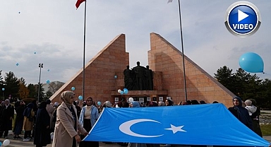 Erzurum'da balonlar Doğu Türkistan için uçtu