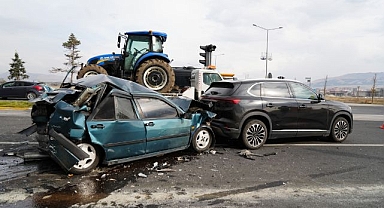 Erzurum'da freni boşalan araç dehşet saçtı!