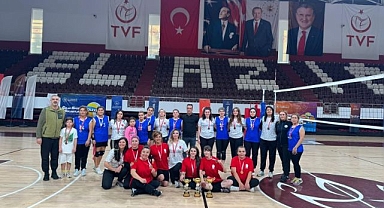 Erzurum kadın voleybolunda çifte gurur