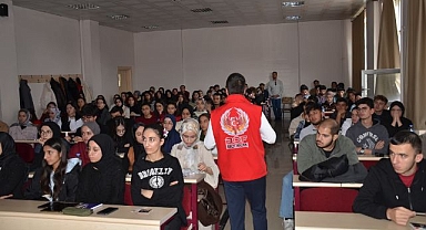 Erzurum polisinden güvenli gelecek bilgilendirmesi