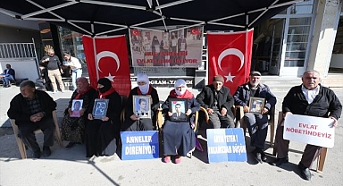 Evlatlarına kavuşmak için nöbetteler