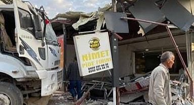 Freni patlayan kamyon fırına daldı!