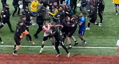 Futbol sahası ringe döndü, 24 kırmızı kart çıktı   