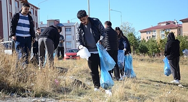 Gençler doğa için kolları sıvadı
