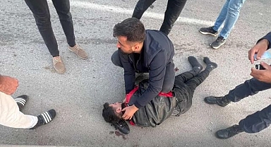 Hafif ticari araç ile motosiklet çarpıştı!