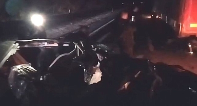 Hurdaya dönen araçtan sağ çıktılar