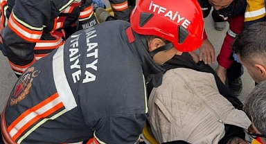 İki araç birbirine girdi! Sürücü yaralı kurtuldu