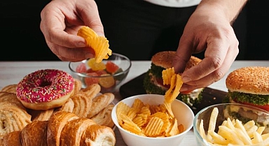 İşlenmiş gıdalar erken yaşta bağırsak kanserine yol açabiliyor