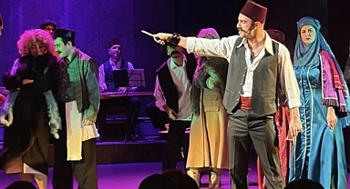 ‘İstanbul’un Son Beyzadeleri’ turneye çıktı