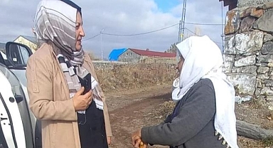 Kapı kapı gezerek dert dinliyorlar