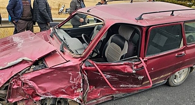 Kavşakta feci çarpışma! Yaralılar var