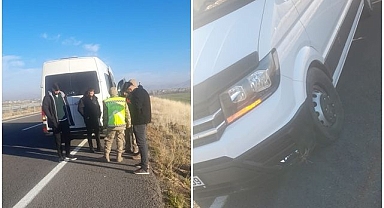 Kaza geliyorum dedi! Aracın lastikleri patlayınca..