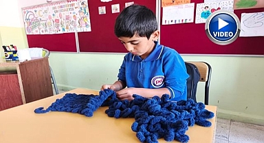 Kendi atkılarını kendileri örüyorlar