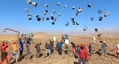 Kovalarını havaya atarak kutladılar