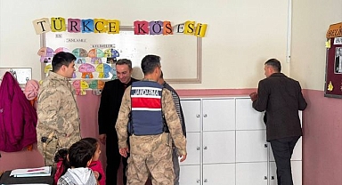 Köy okuluna dolap desteği