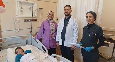 Minik çocuk boğulmanın eşiğinden döndü!