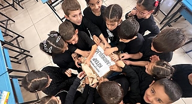 Minik öğrencilerden kitap kardeşliği
