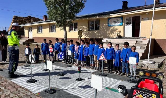 Miniklere trafik bilinci aşılanıyor