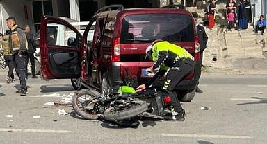 Motosikletle kamyonet birbirine girdi!