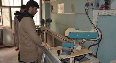 Öğrenciler üretiyor, okullar donanıyor