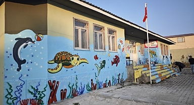 Öğrencilerden anaokuluna renkli dokunuş