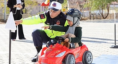Öğrencilere uygulamalı trafik eğitimi