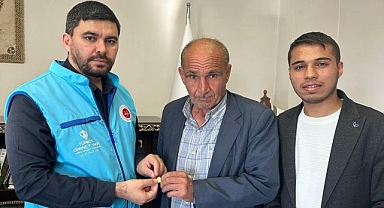 Ölen kızının kazandığı ödülü Filistin'e bağışladı