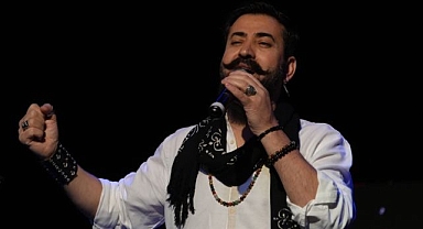 Oltulu müzisyen dinleyicilerin kalbine dokundu