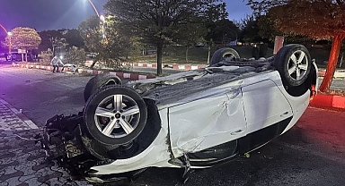 Otomobil takla atarak devrildi!