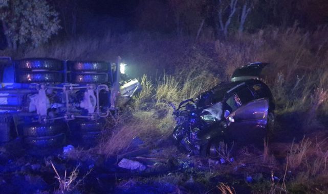 Otomobille kamyon çarpıştı! Yaralılar var 