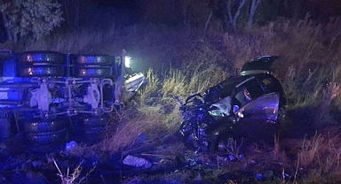 Otomobille kamyon çarpıştı! Yaralılar var 