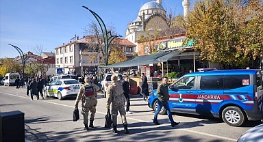 Polise silah doğrultarak kaçtı! Sonrasında bakın neler oldu...