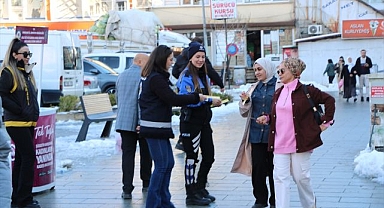 Polisler kadınlara KADES'i anlattı
