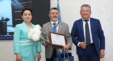 Prof. Dr. Baydemir’e 2025 yılı Özbekçe’ye hizmet ödülü