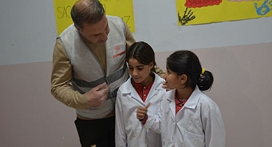 Proje kapsamında öğrencilere uygulamalı eğitim