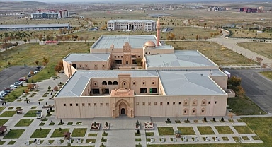 Saraya benzer kütüphanede geleceğe hazırlanıyorlar