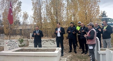 Şehitler kabirleri başında anıldı