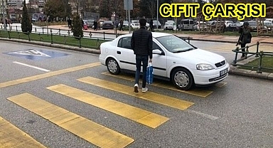 Siz siz olun yaya geçidinden geçerken iki kere düşünün!