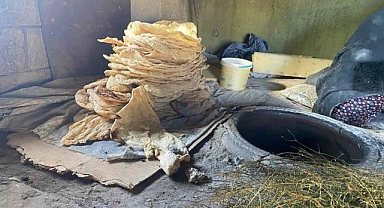 Tandır ekmeği geleneği sürdürülüyor