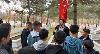 Tarihin izinde anlamlı bir gün geçirdiler