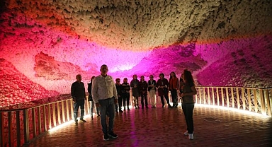 Tuz mağaralarında Türk dünyasından marşlar yankılandı