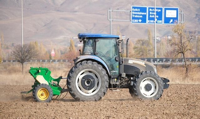 Uygulama tarlalarında hububat ekimi 