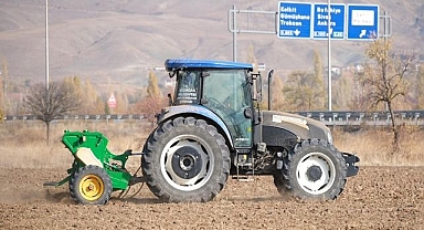 Uygulama tarlalarında hububat ekimi 