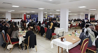 Vakıf okulları öğretmenleri yemekte buluştu