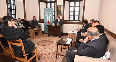 Vali Çiftçi Edebiyat Konağı'nı gezdi