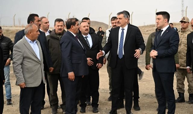 Vali Çiftçi Horasan’da hayvan tesisini inceledi