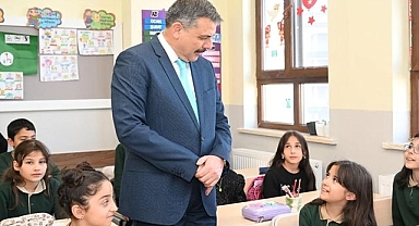 Vali Çiftçi öğrencilerle buluştu