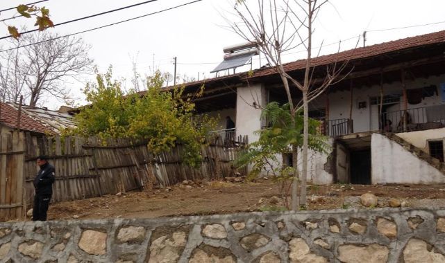 Yaşlı adam evinde ölü bulundu