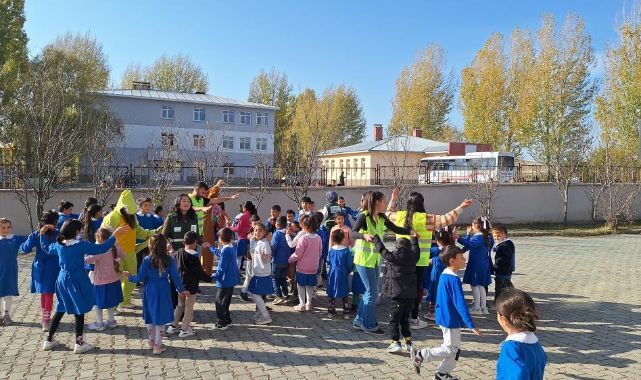 Yeşilay minik yüreklere dokundu